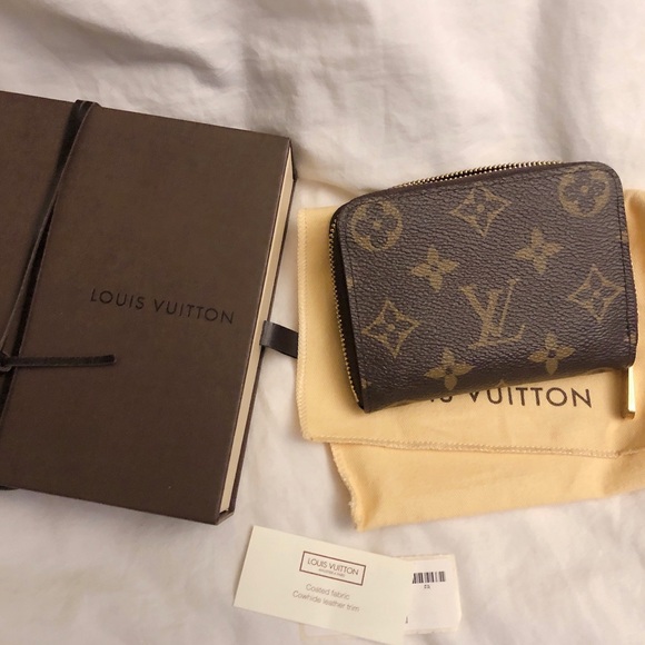 Louis Vuitton Handbags - 🧡Authentic Louis Vuitton zip coin wallet💛